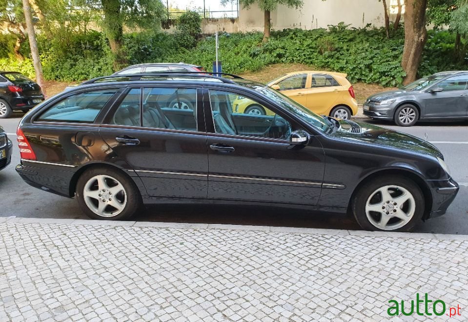 2002' Mercedes-Benz 220 photo #3