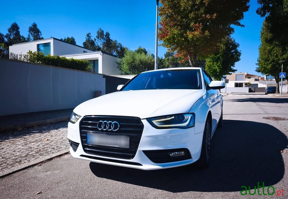 2012' Audi A4 Avant photo #3