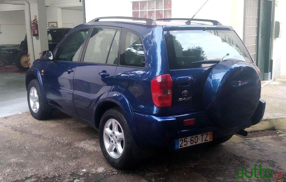 2002' Toyota RAV4 D-4D 4X4 photo #1