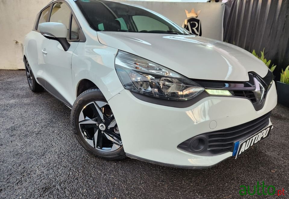 2015' Renault Clio Sport Tourer photo #5