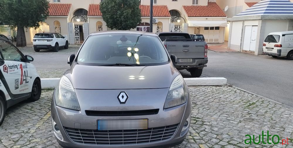 2009' Renault Grand Scenic photo #2