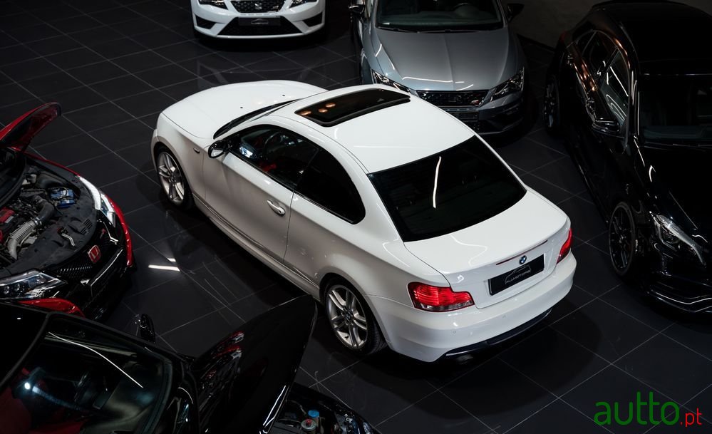 2010' BMW Série 1 D photo #2