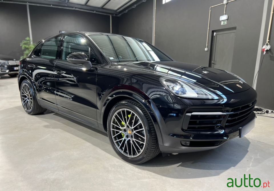 2020' Porsche Cayenne E-Hybrid photo #6