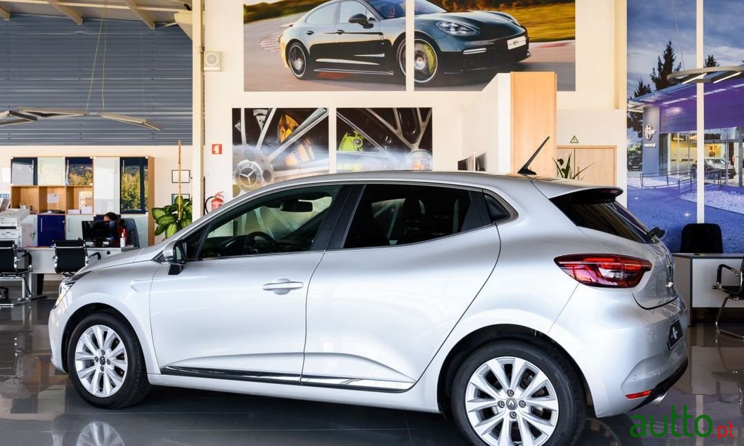 2021' Renault Clio photo #3