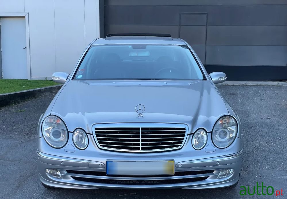2003' Mercedes-Benz E 220 photo #2