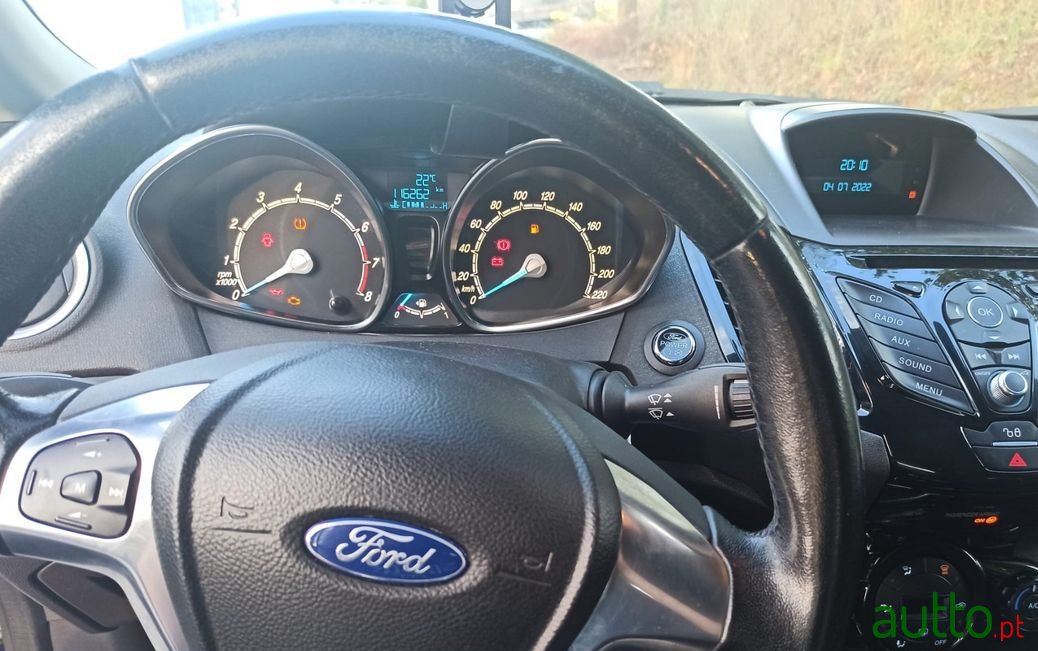 2015' Ford Fiesta photo #6