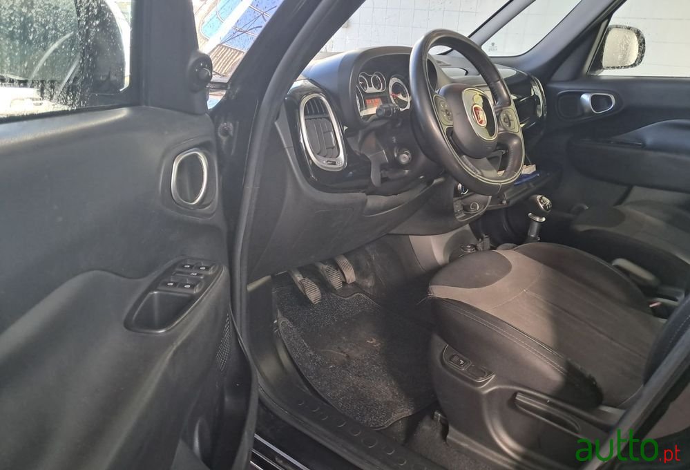 2014' Fiat 500L photo #3