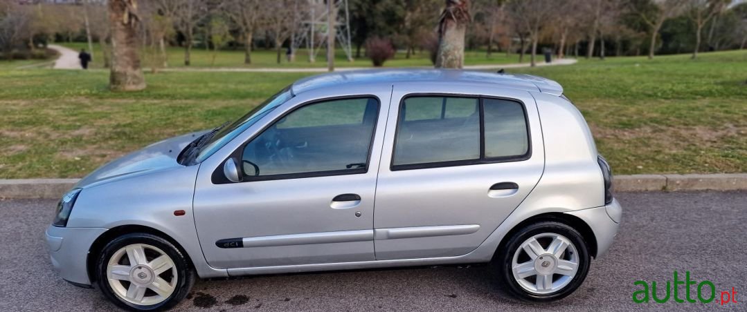 2005' Renault Clio photo #2