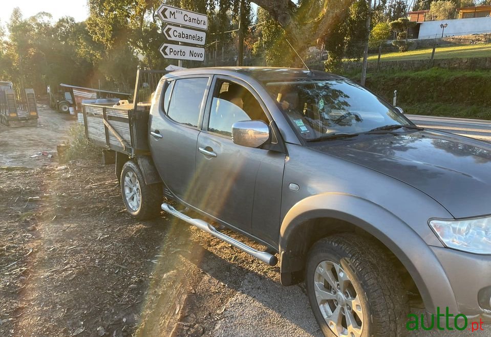 2010' Mitsubishi L200 photo #6