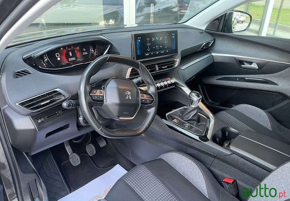 2020' Peugeot 3008 photo #4