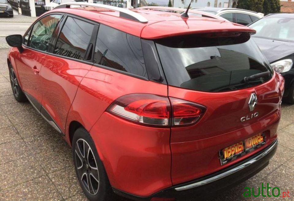 2013' Renault Clio Sport Tourer photo #2