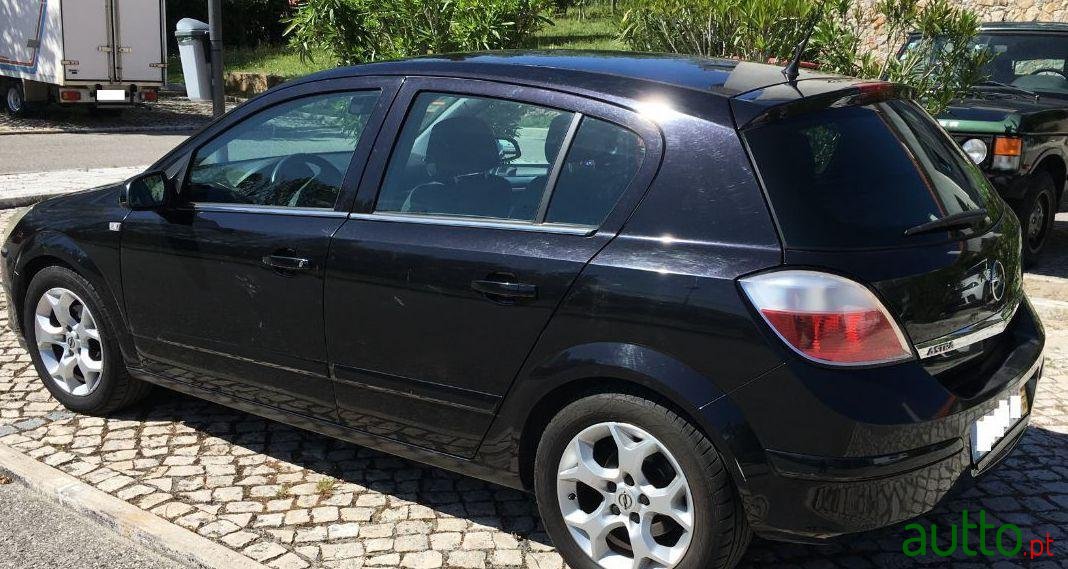 2005' Opel Astra 1.7 Cdti Cosmo photo #1