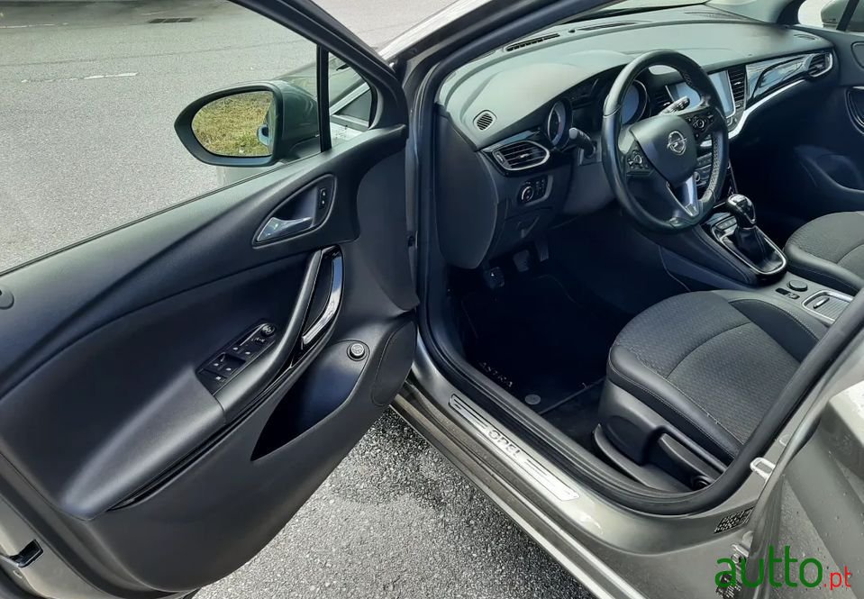 2016' Opel Astra photo #6