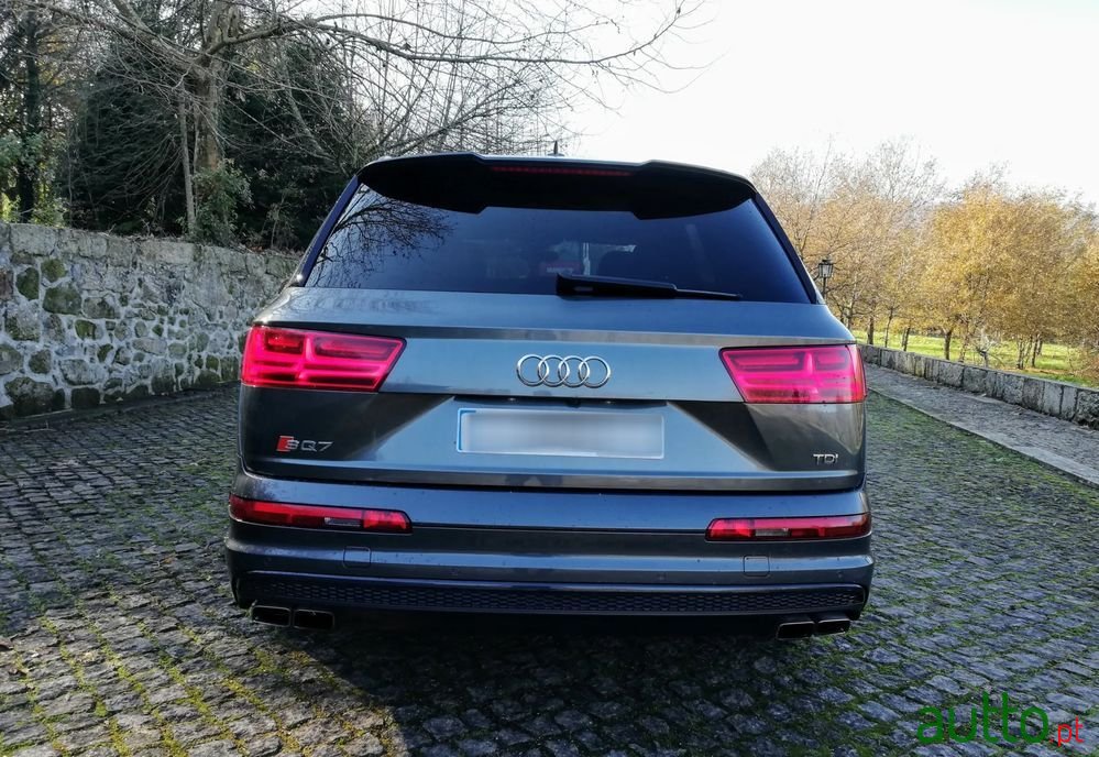 2017' Audi SQ7 photo #2