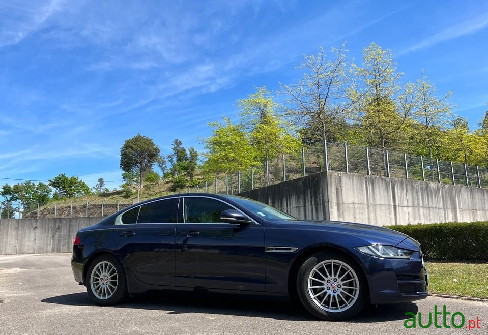 2017' Jaguar XE photo #2