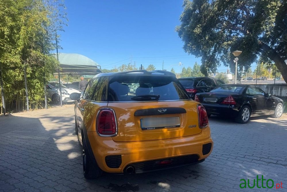 2015' MINI Cooper 5 Portas photo #5