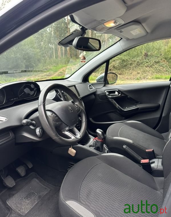 2016' Peugeot 208 photo #6