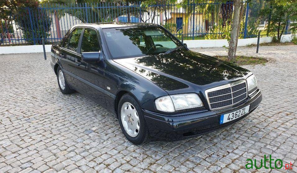 1996' Mercedes-Benz 220 photo #1