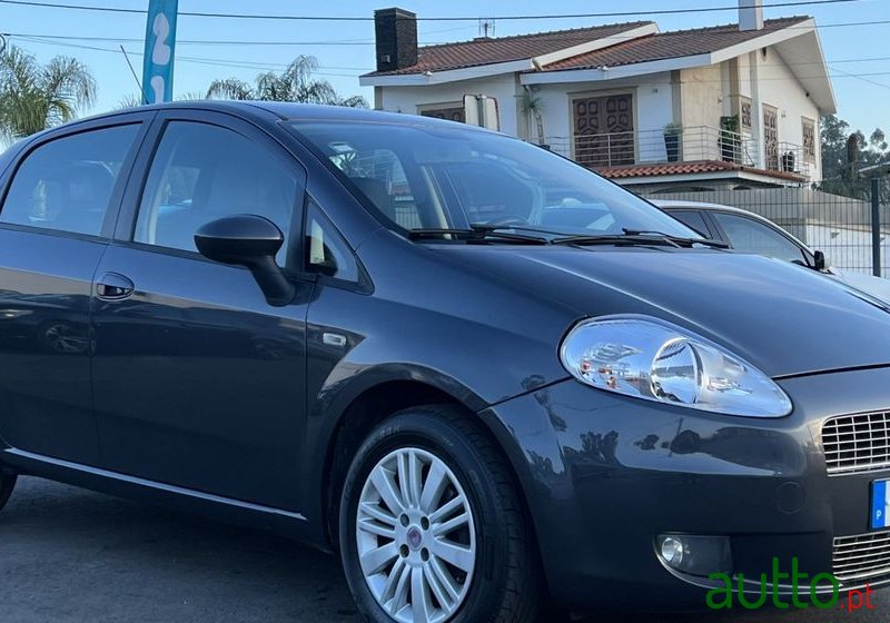 2009' Fiat Grande Punto photo #2