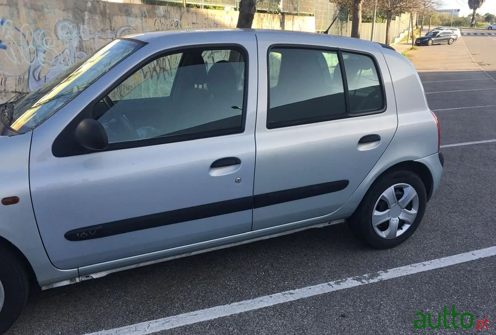 2002' Renault Clio 1.2 photo #5