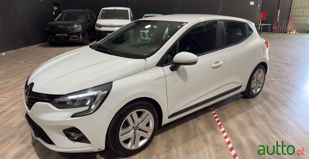 2021' Renault Clio photo #1