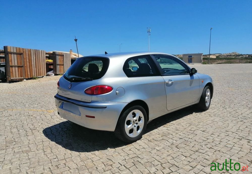 2003' Alfa Romeo 147 1.6 Ts photo #3