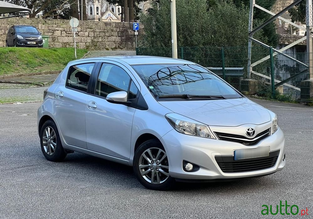 2014' Toyota Yaris photo #1