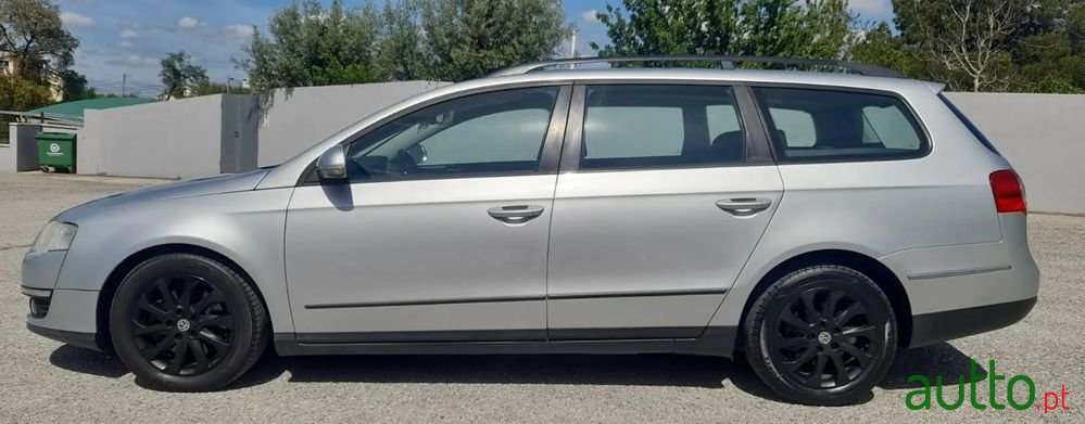 2009' Volkswagen Passat Variant photo #2