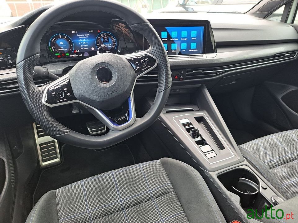 2021' Volkswagen Golf photo #2