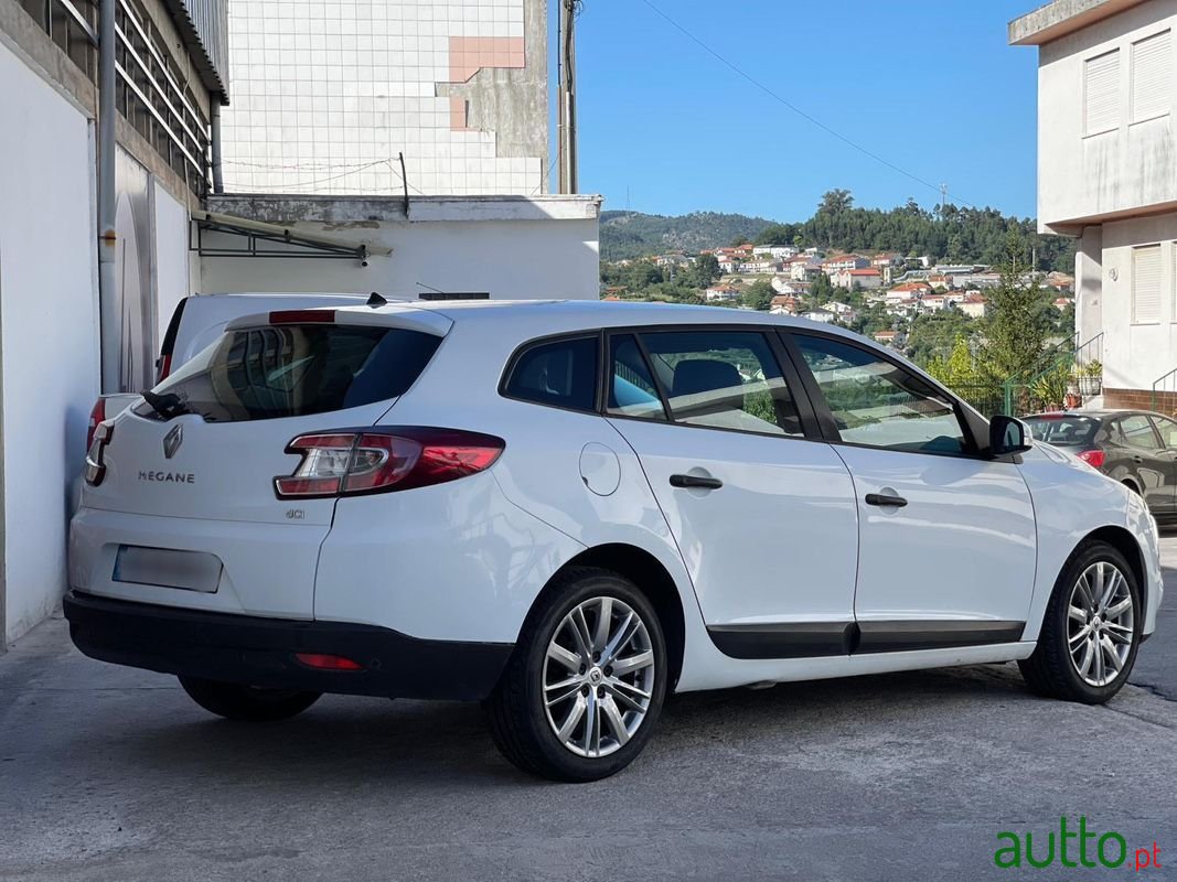 2011' Renault Megane Sport Tourer photo #3
