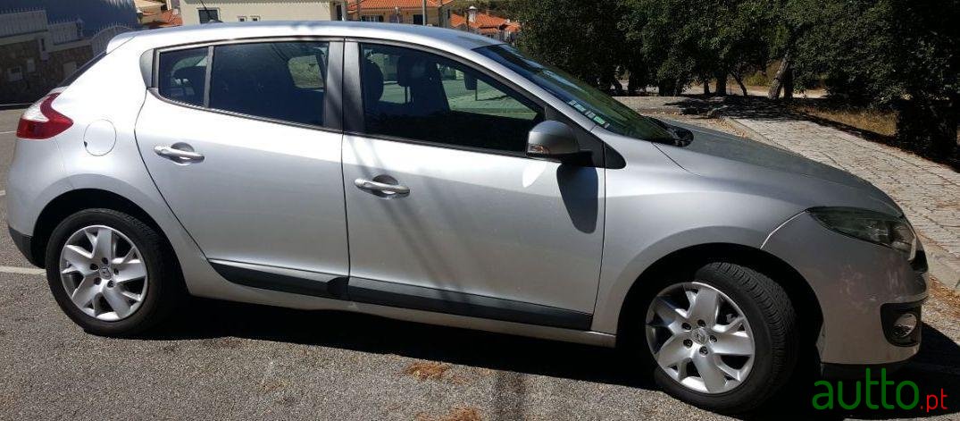 2012' Renault Megane photo #4