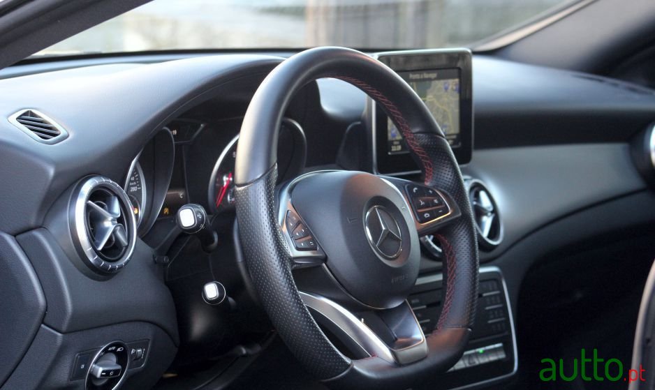 2017' Mercedes-Benz CLA 180 photo #3