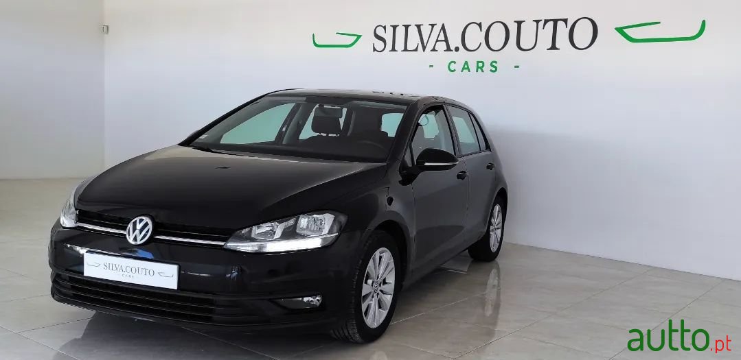 2017' Volkswagen Golf photo #2