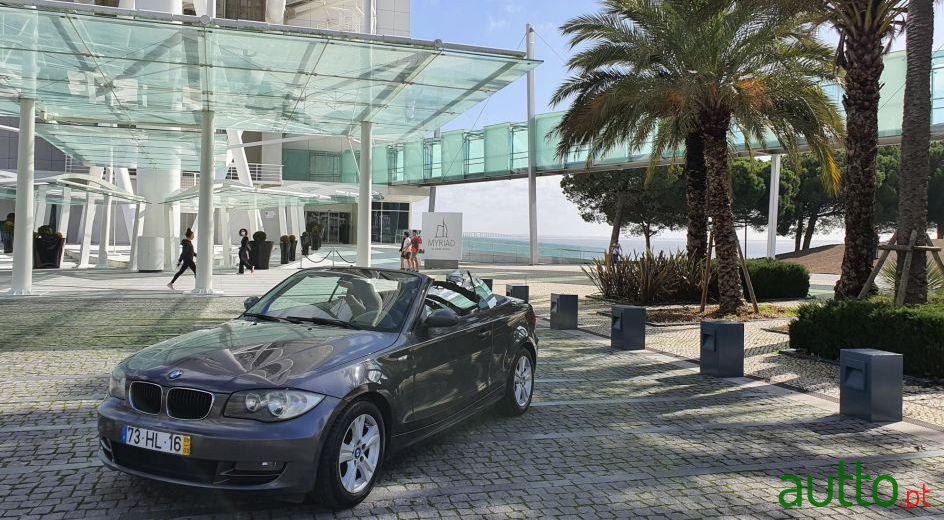 2009' BMW 120 D photo #2