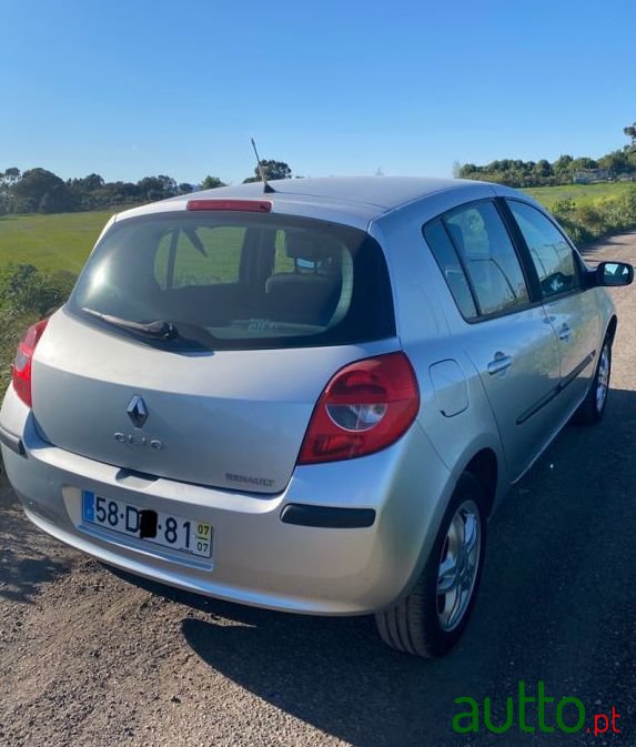 2007' Renault Clio photo #2