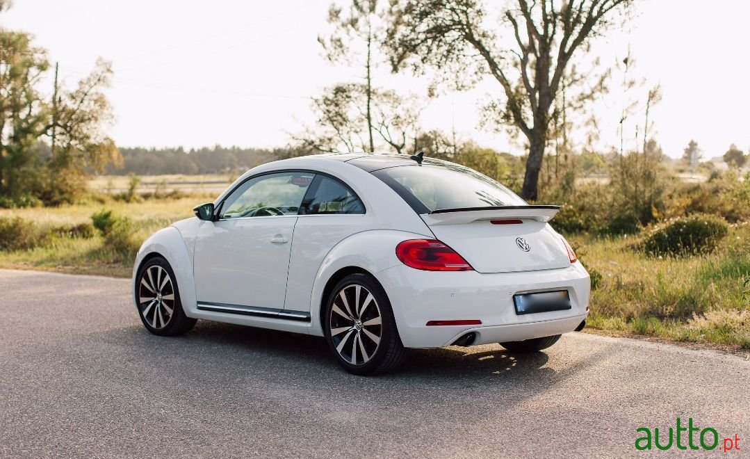 2015' Volkswagen New Beetle photo #3