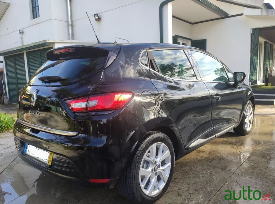 2019' Renault Clio photo #4