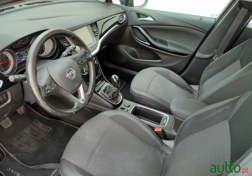 2018' Opel Astra Sports Tourer photo #3