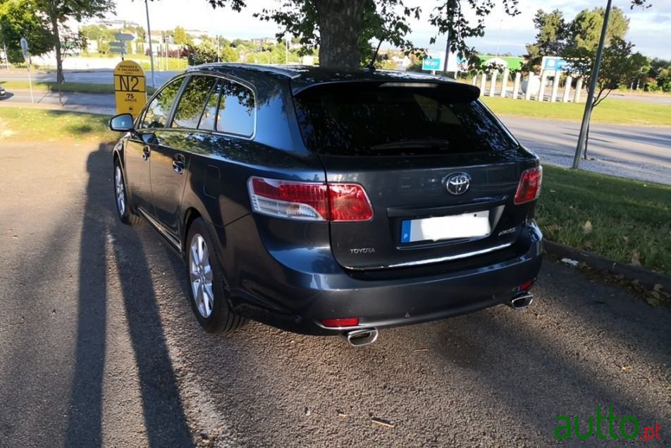 2009' Toyota Avensis Sw photo #4