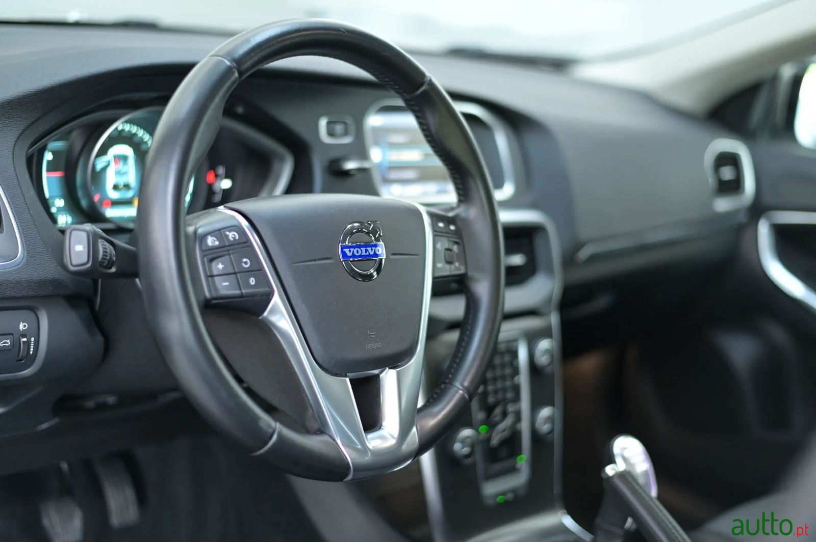 2013' Volvo V40 photo #6