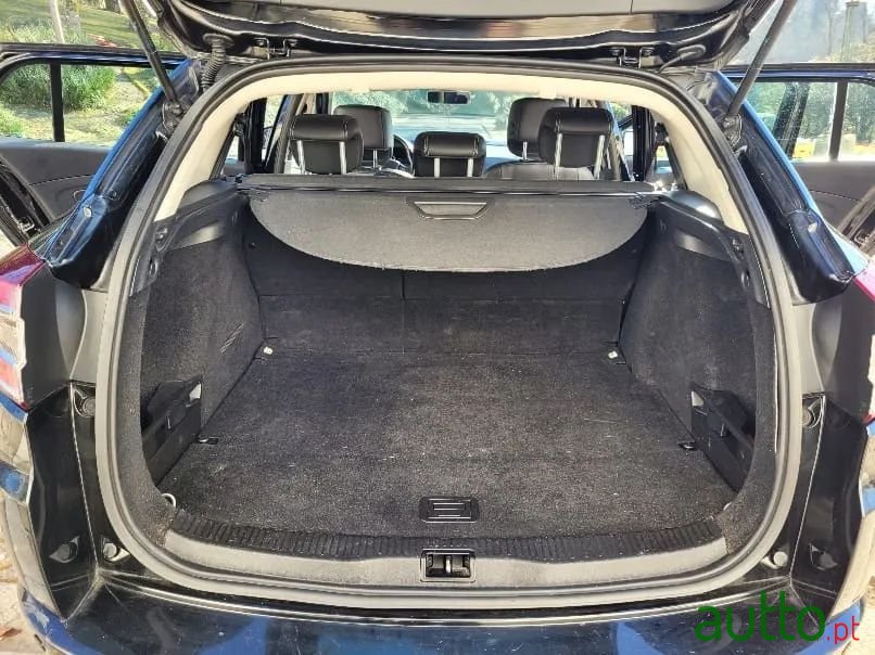 2015' Renault Megane Sport Tourer photo #5