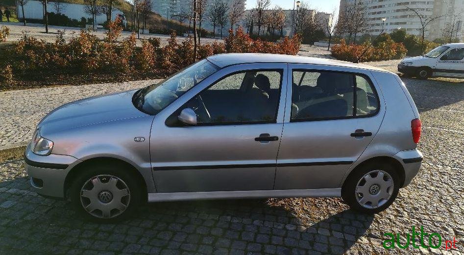 2001' Volkswagen Polo 1.0 photo #2