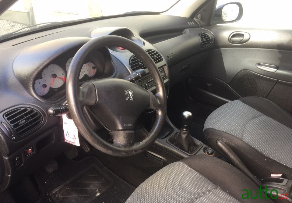 2005' Peugeot 206 Sw photo #3