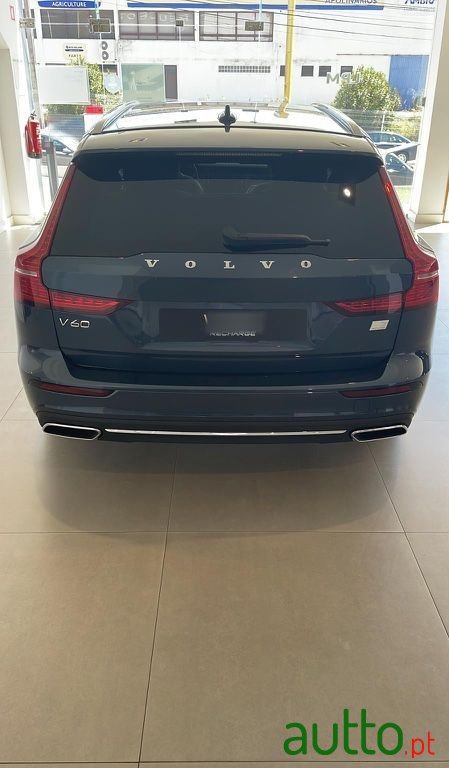 2022' Volvo V60 photo #5