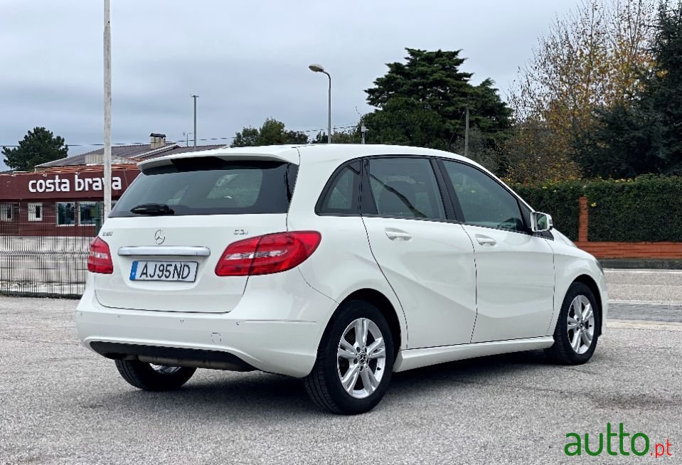 2014' Mercedes-Benz B-180 photo #4