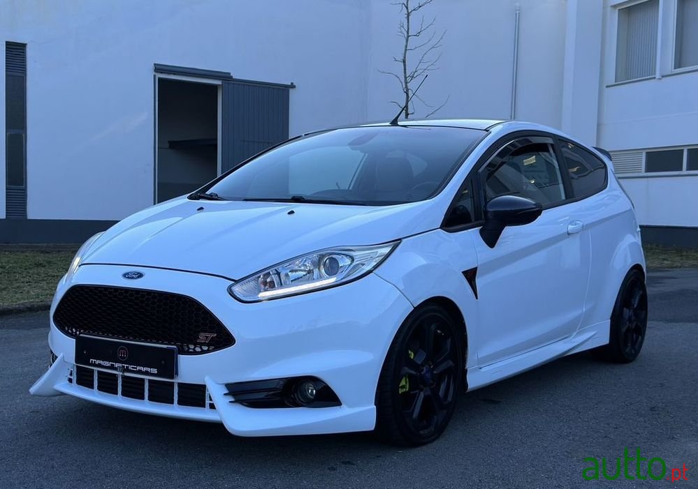 2014' Ford Fiesta photo #6