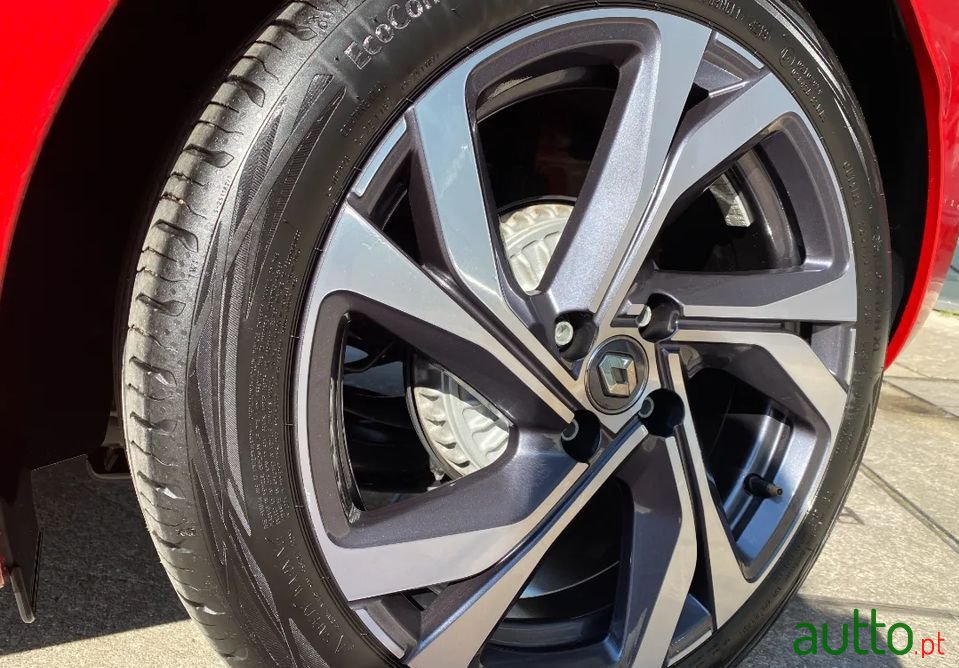 2021' Renault Clio Rs-Line photo #3