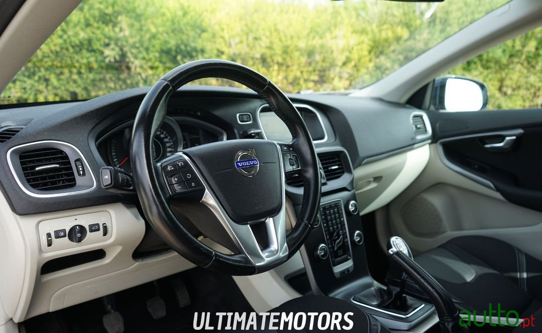 2014' Volvo V40 photo #2