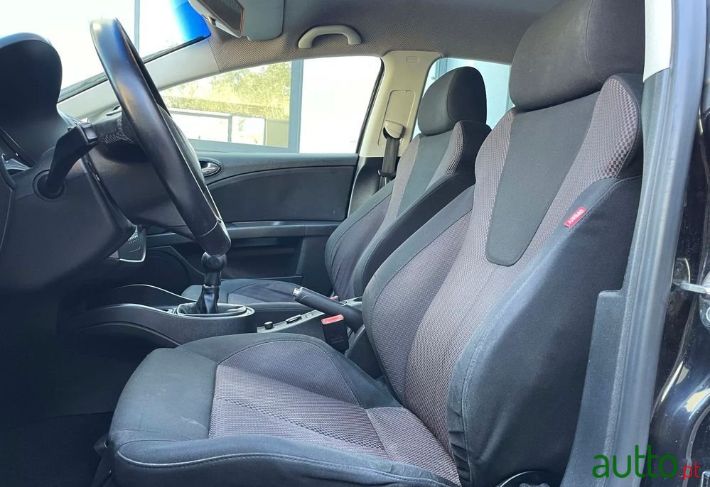 2007' SEAT Leon photo #4