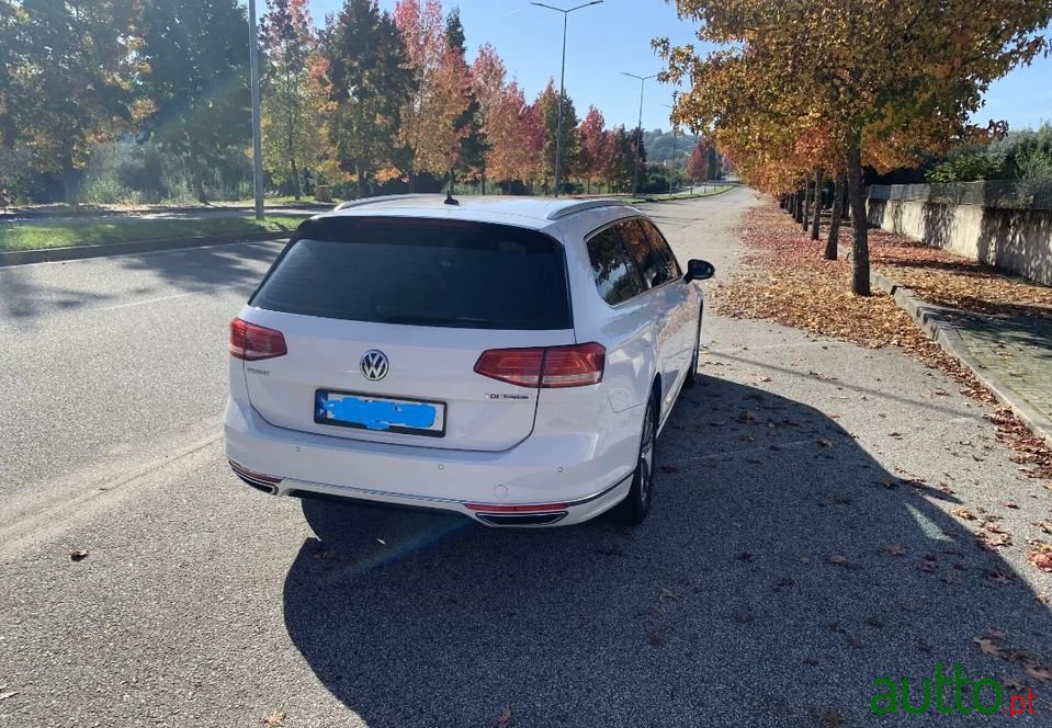 2017' Volkswagen Passat Variant photo #4